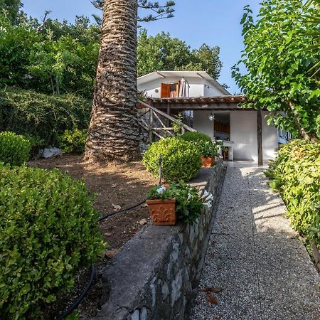 Apartmán Gea 3 SantʼAgata sui Due Golfi Exteriér fotografie